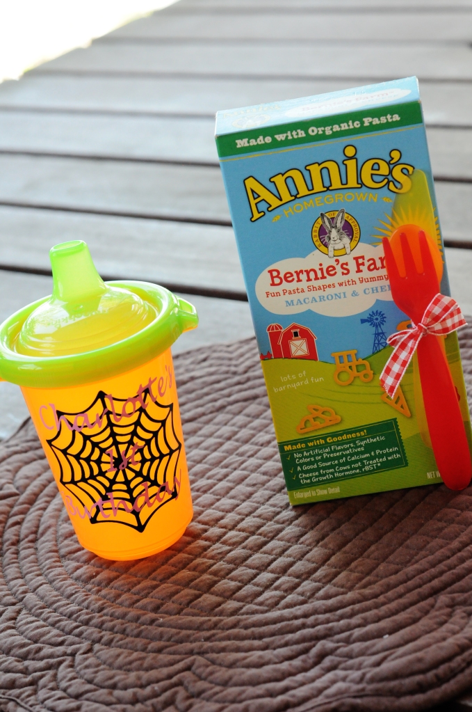 These are the favors, sippy cup & Annie's Organic Mac-n-cheese w/cutlery set